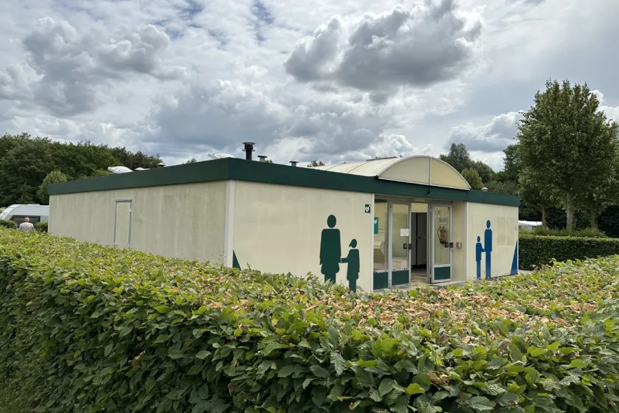 Naturistencampingplatz Niederlande Sanitäre Einrichtungen Wielewaal Lepelaar Tureluur 1