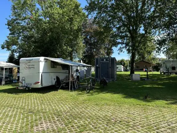 Naturistencamping Nederland camperplaats met prive sanitair 8