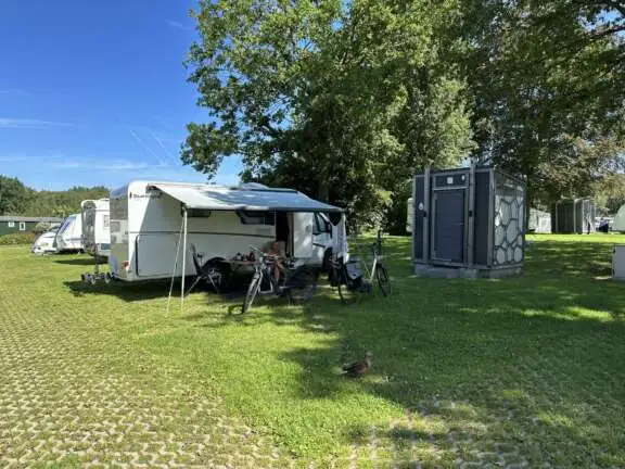 Naturistencamping Nederland camperplaats met prive sanitair 9