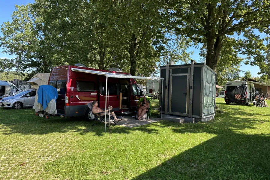 Naturistencamping Nederland camperplaats met prive sanitair 3