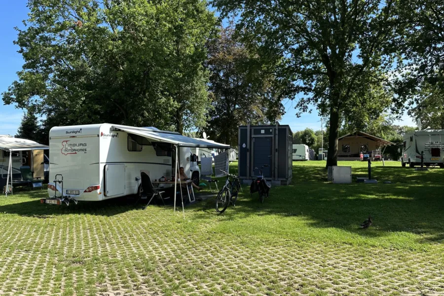 Naturistencamping Nederland camperplaats met prive sanitair 8