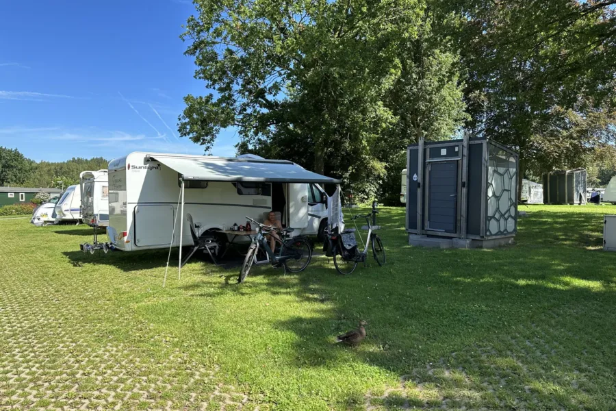 Naturistencamping Nederland camperplaats met prive sanitair 9