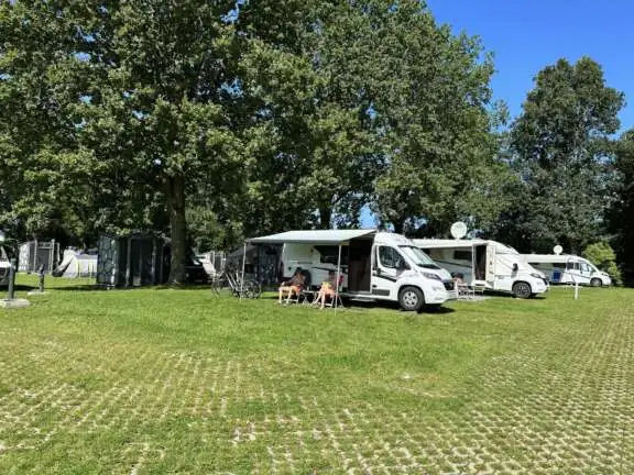 Naturistencamping Nederland camperplaats verhard 8