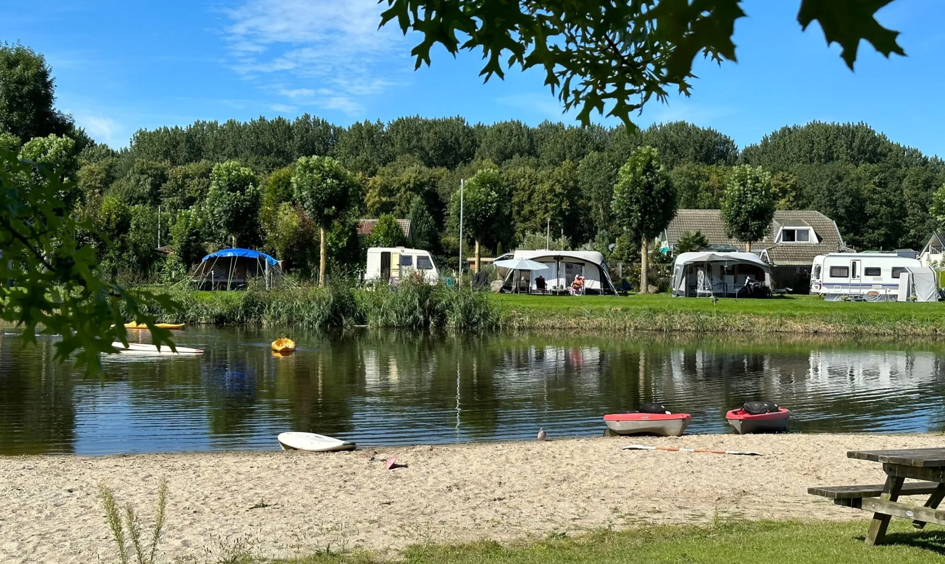 Naturistencamping Nederland Vijver kamperen 13