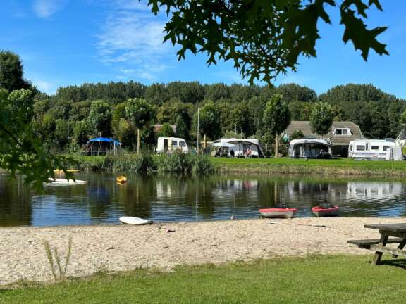 Naturistencamping Nederland Vijver kamperen 13