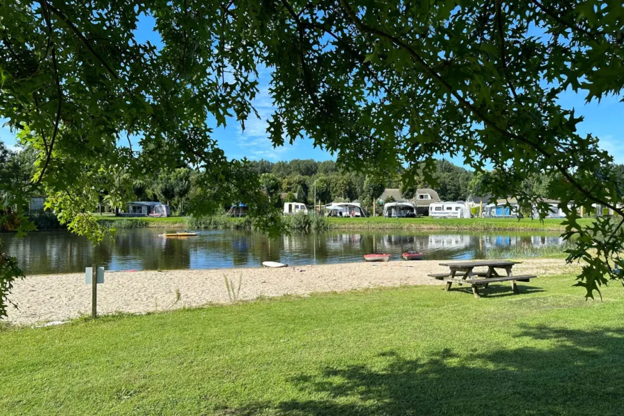 Naturistencamping Nederland Vijver kamperen 3